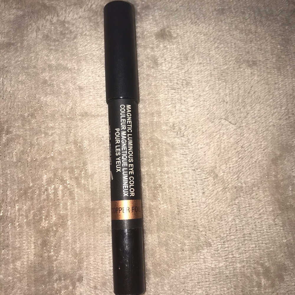 NUDEstix Magnetic Luminous eyeshadow